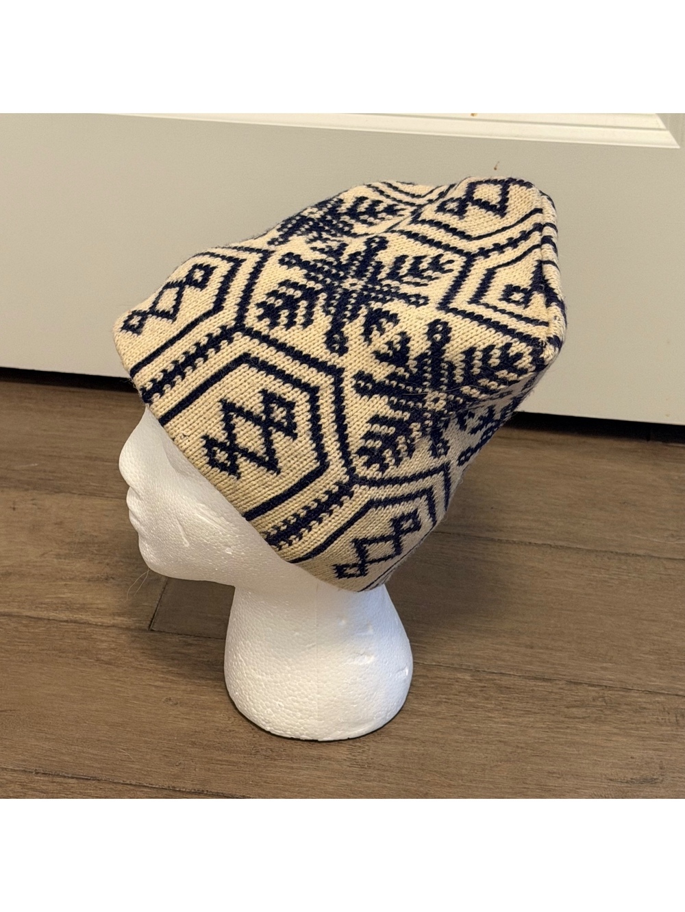 Vintage 70s Ski USA Virgin Wool Nordic Snowflake Knit Beanie Hat